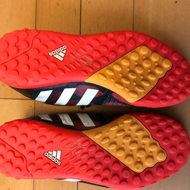 adidas(アディダス)のなぎ様専用  アディダス ・ナイキ ジュニア トレシュ 22cm ❶ スポーツ/アウトドアのサッカー/フットサル(その他)の商品写真