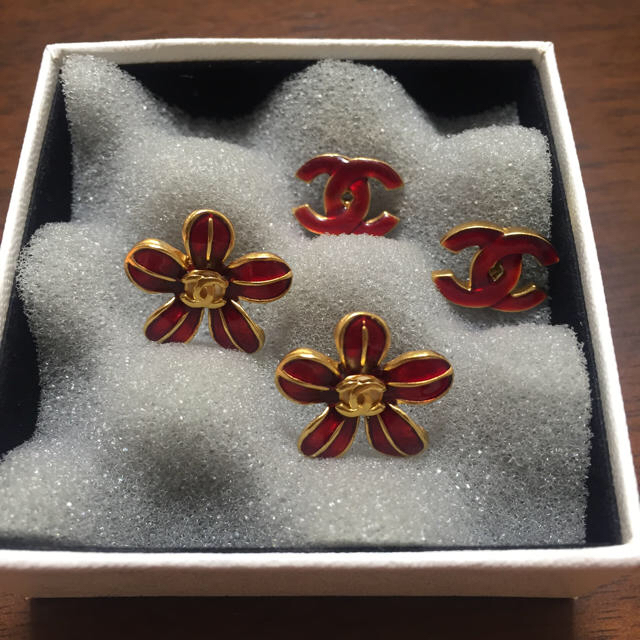 クリスマスまで値下げ 未使用 シャネルフラワーピアス クリスマスまで値下げ 未使用 シャネルフラワーピアス