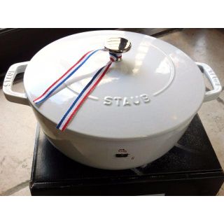 ストウブ(STAUB)の最終値下げのクリアランス！ アウトレット ストウブ ワナベ 24cm ホワイト(鍋/フライパン)