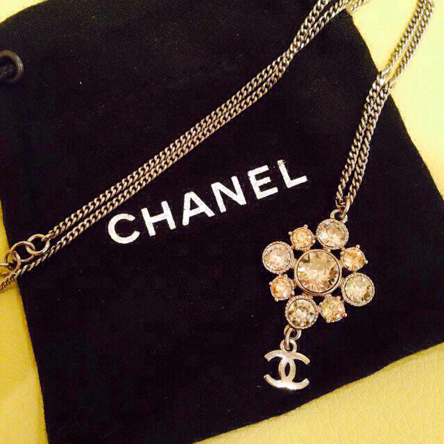 CHANEL(シャネル)のシルバー×オレンジストーンチャーム♡ レディースのアクセサリー(ネックレス)の商品写真