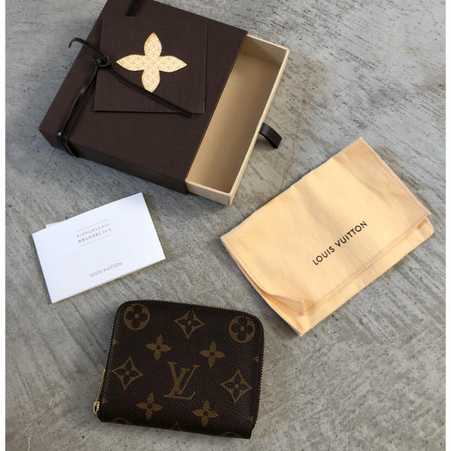 LOUIS VUITTON(ルイヴィトン)のヴィトンミニ財布 H9cm×W11cmくらい レディースのファッション小物(財布)の商品写真