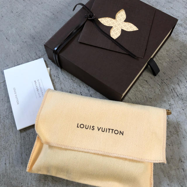 LOUIS VUITTON(ルイヴィトン)のヴィトンミニ財布 H9cm×W11cmくらい レディースのファッション小物(財布)の商品写真