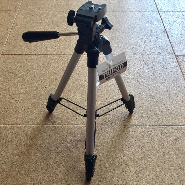 【新品】カメラ三脚 TRIPOD 500 スマホ/家電/カメラのカメラ(その他)の商品写真