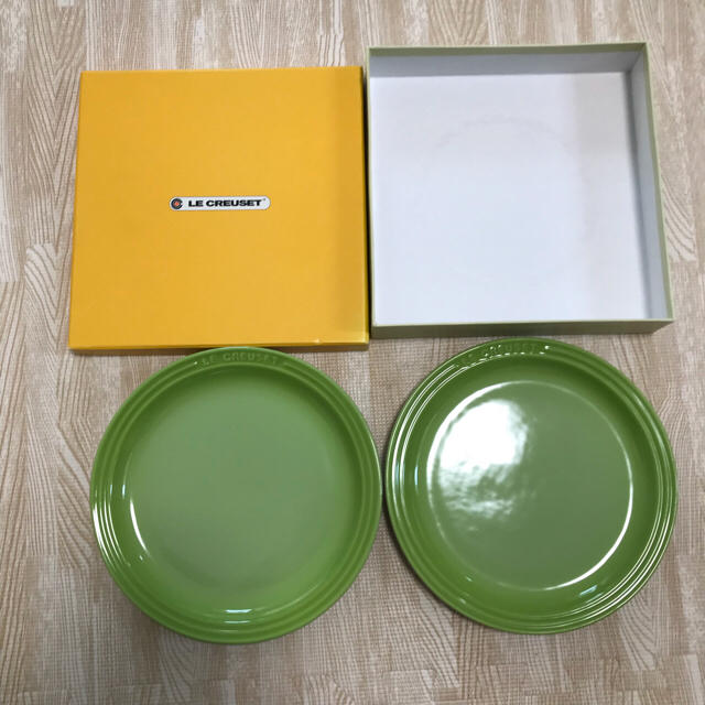 LE CREUSET(ルクルーゼ)のル・クルーゼ ラウンドプレート二枚セット インテリア/住まい/日用品のキッチン/食器(食器)の商品写真