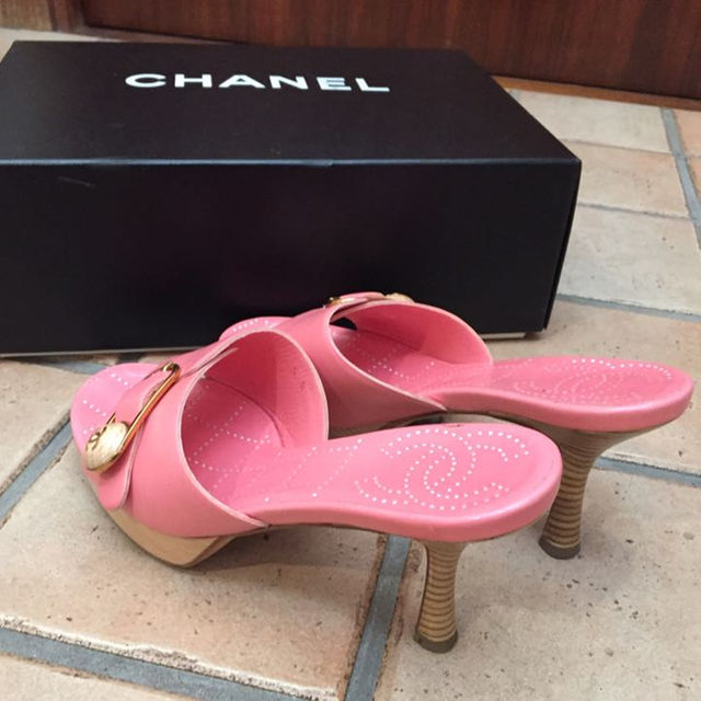 CHANEL(シャネル)のお値下げ‼️超美品CHANELミュール❣️ レディースの靴/シューズ(サンダル)の商品写真