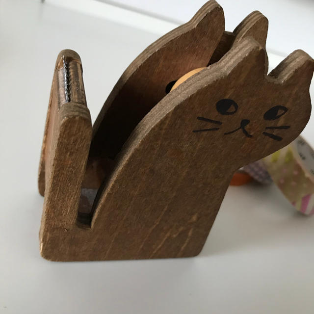 猫の木製テープカッター インテリア/住まい/日用品の文房具(その他)の商品写真