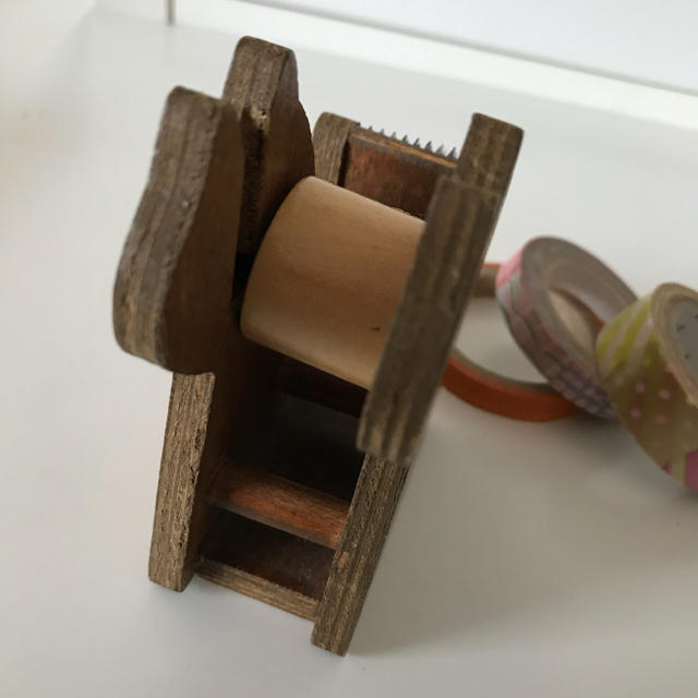 猫の木製テープカッター インテリア/住まい/日用品の文房具(その他)の商品写真