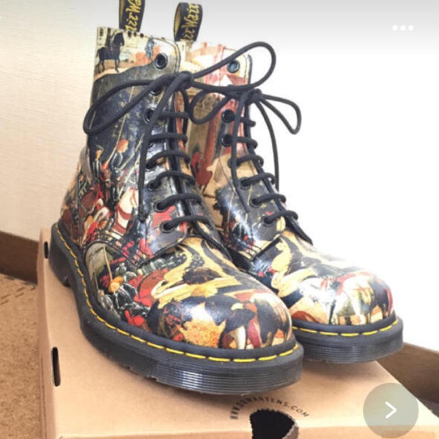 Dr.Martens(ドクターマーチン)の【送料込に変更】Dr.Martens正規品 8ホールプリントブーツ レディースの靴/シューズ(ブーツ)の商品写真