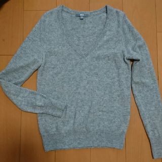 ユニクロ(UNIQLO)のカシミヤ100%  ユニクロ ニット セーター グレー(ニット/セーター)