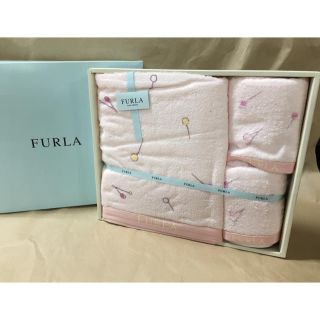 フルラ(Furla)の【更に値下げ】フルラ  バスタオルセット ピンク 新品未使用(タオル/バス用品)