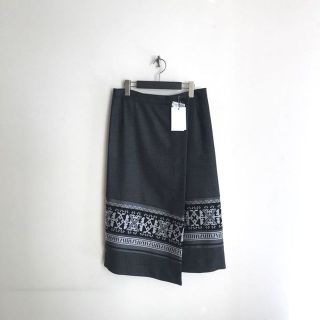 新品 WHITE MOUNTAINEERING ホワイトマウンテニアリング(ひざ丈スカート)
