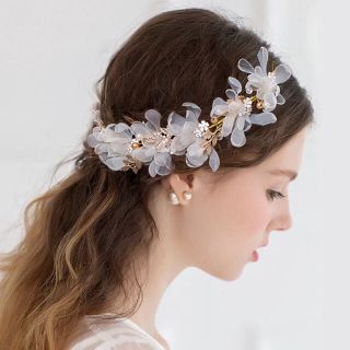 お花とパールのヘッドドレス　ホワイト　ヘッドアクセサリー　ウエディングアクセ(ヘッドドレス/ドレス)