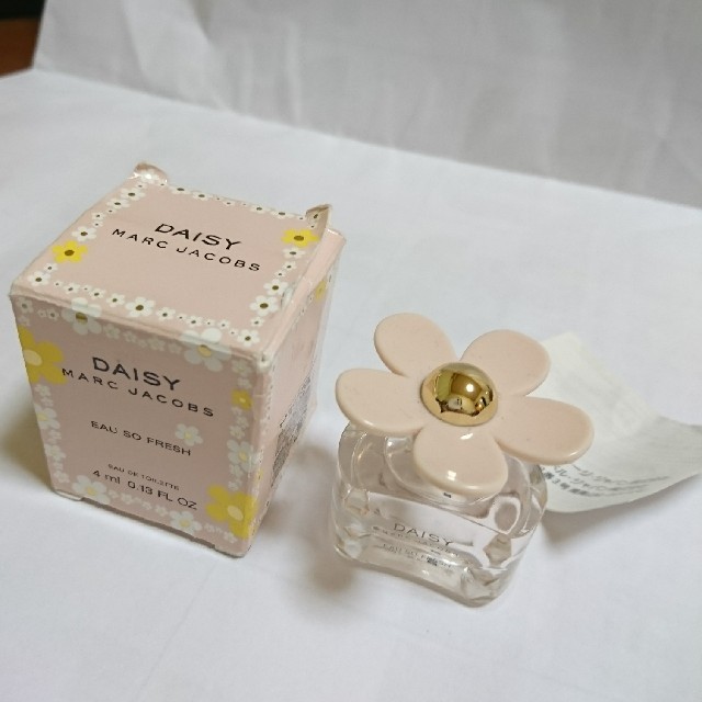 MARC BY MARC JACOBS(マークバイマークジェイコブス)の☆ 未使用 ☆マークジェイコブス 香水 DAISY コスメ/美容の香水(香水(女性用))の商品写真