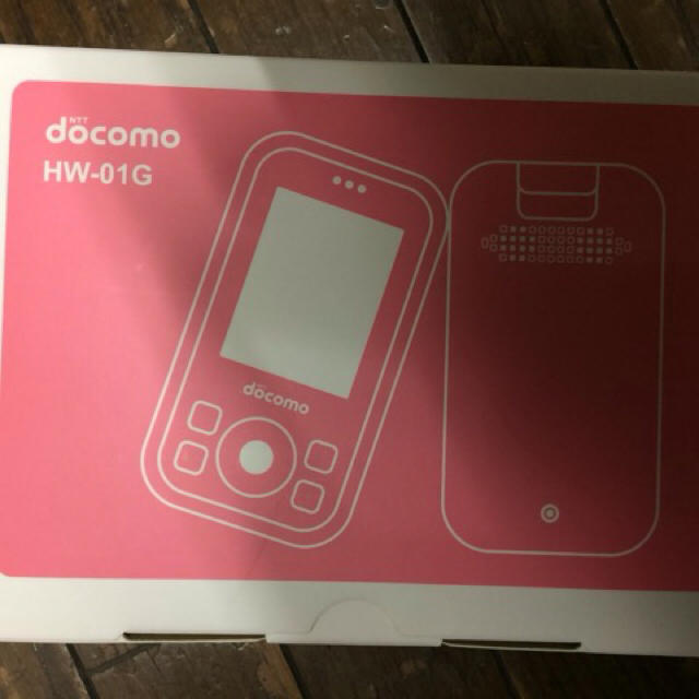 NTTdocomo(エヌティティドコモ)のdocomo HW-01G ピンク キッズケータイ スマホ/家電/カメラのスマートフォン/携帯電話(携帯電話本体)の商品写真