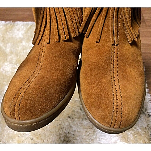 Minnetonka(ミネトンカ)のMinnetonka ブーツフリンジ ジープスキン レディースの靴/シューズ(ブーツ)の商品写真