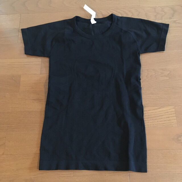 lululemon(ルルレモン)の*outlet* lululemon size4 T-shirts スポーツ/アウトドアのトレーニング/エクササイズ(ヨガ)の商品写真