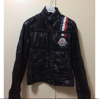 モンクレール(MONCLER)の本物モンクレールの黒のジャケット　大きめワッペン　サイズ　１　ライダーズJK風(ダウンジャケット)