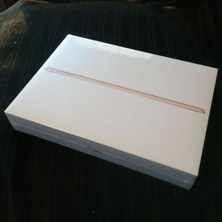 アップル(Apple)の新品 iPad 9.7インチ 32GB MPGT2J/A ゴールド(タブレット)