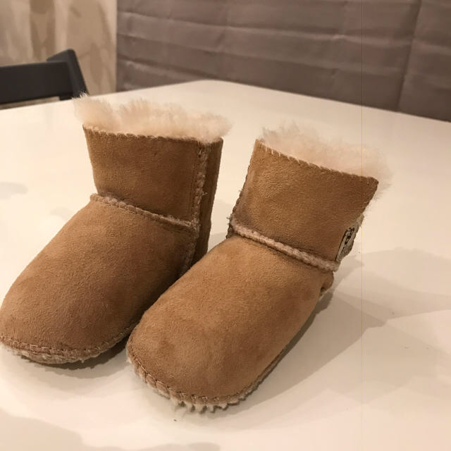 UGG(アグ)のUGG ムートンブーツ ベビー キッズ/ベビー/マタニティのベビー靴/シューズ(~14cm)(ブーツ)の商品写真