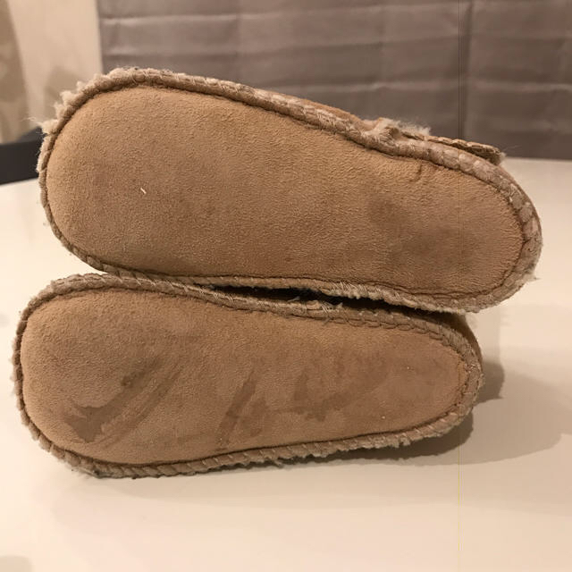 UGG(アグ)のUGG ムートンブーツ ベビー キッズ/ベビー/マタニティのベビー靴/シューズ(~14cm)(ブーツ)の商品写真