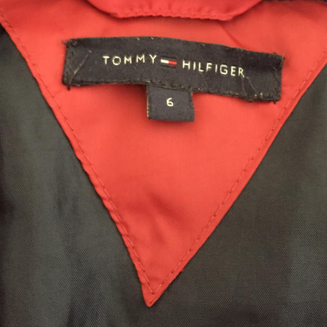 TOMMY HILFIGER(トミーヒルフィガー)のトミーフィンガーギッズダウン キッズ/ベビー/マタニティのキッズ服男の子用(90cm~)(ジャケット/上着)の商品写真