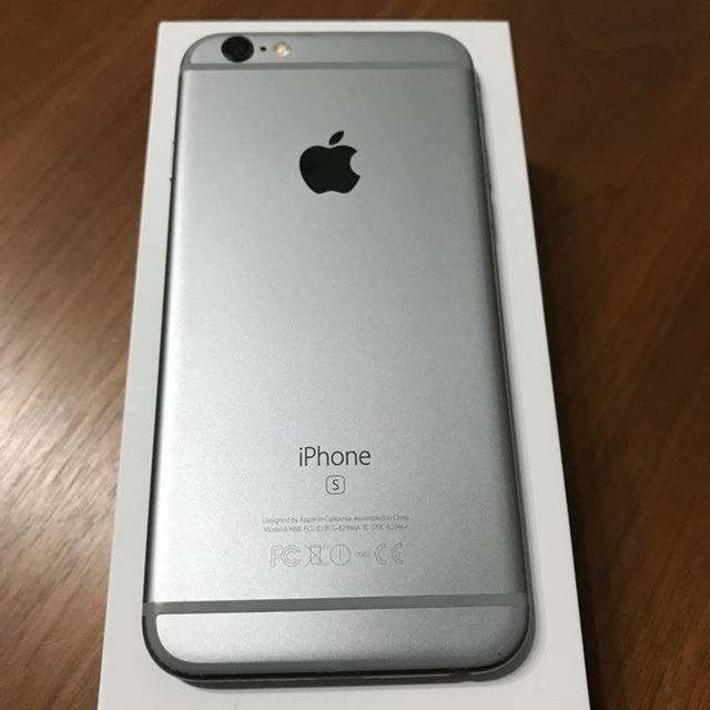 Apple(アップル)のiPhone6s 128GB SIMフリー, Space Gray スマホ/家電/カメラのスマートフォン/携帯電話(スマートフォン本体)の商品写真