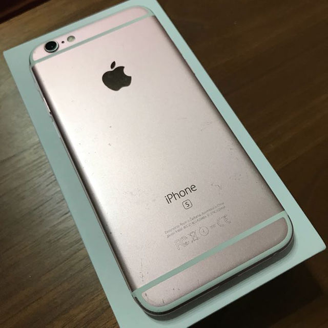 Apple(アップル)のiPhone6s 64GB SIMフリー, Rose Gold スマホ/家電/カメラのスマートフォン/携帯電話(スマートフォン本体)の商品写真