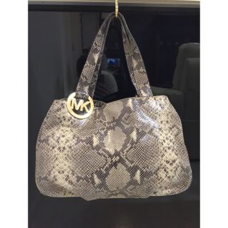 マイケルコース(Michael Kors)の【新品未使用】♥︎MICHAEL KORS♥︎パイソン柄、GUCCI、フルラ(トートバッグ)