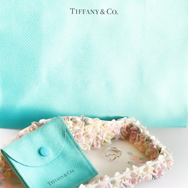 Tiffany & Co.(ティファニー)の【超美品!!新品仕上げ済み】ティファニー オープハートリング シルバー925 レディースのアクセサリー(リング(指輪))の商品写真