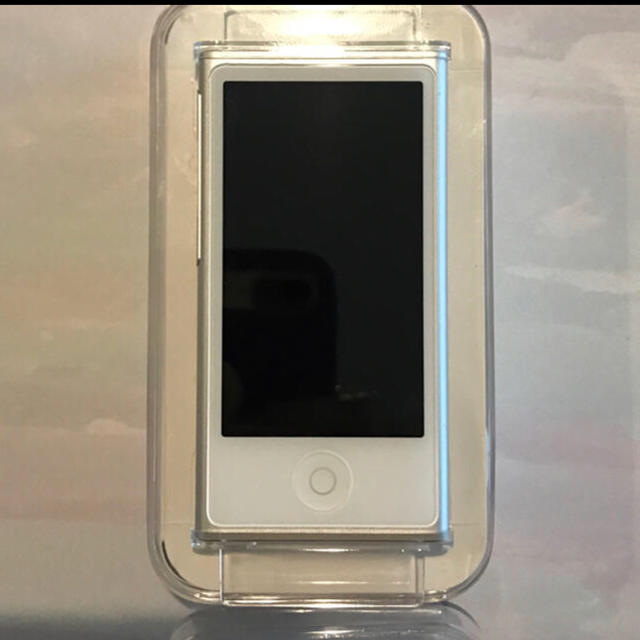 Apple(アップル)のiPod nano １６GB シルバー スマホ/家電/カメラのオーディオ機器(ポータブルプレーヤー)の商品写真