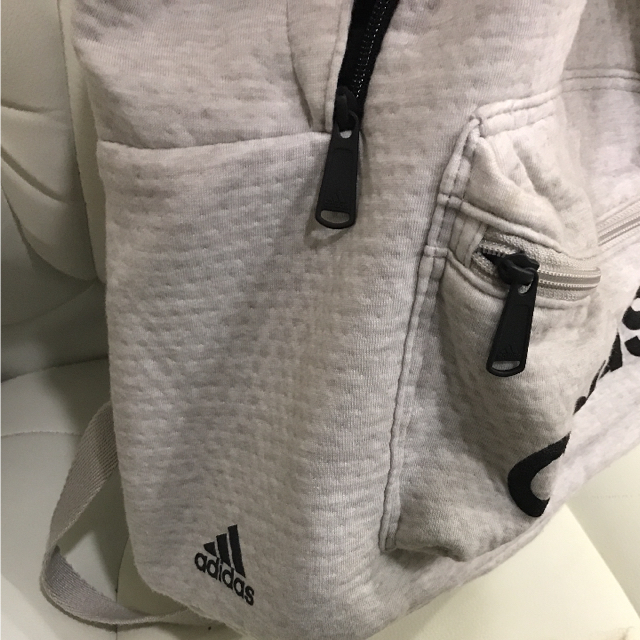 adidas(アディダス)の美品❗️スウェット素材アディダスリュック❗️ メンズのバッグ(バッグパック/リュック)の商品写真
