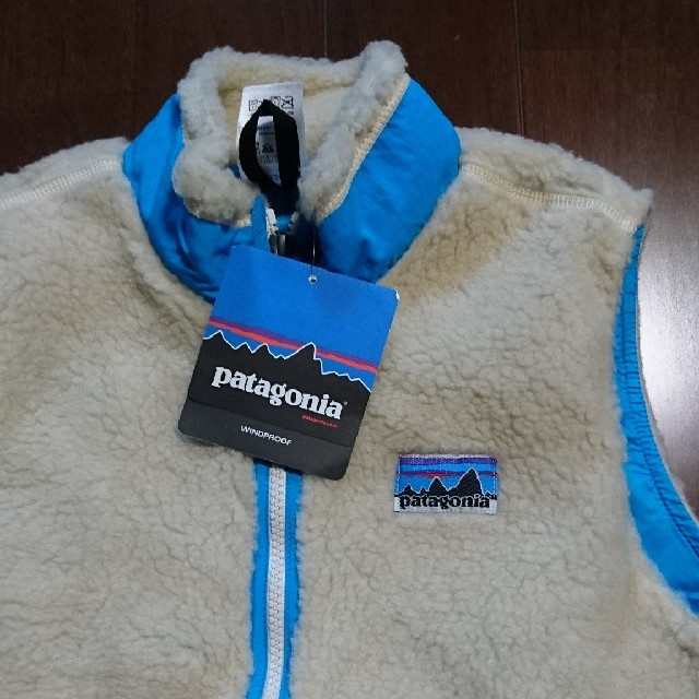 patagonia(パタゴニア)の新品 キッズ パタゴニア レトロXベスト ナチュラル Lサイズ フリース キッズ/ベビー/マタニティのキッズ服男の子用(90cm~)(ジャケット/上着)の商品写真