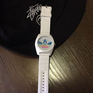 アディダス(adidas)のadidasアディダス腕時計/美品ホワイト×レインボーカラー(腕時計)