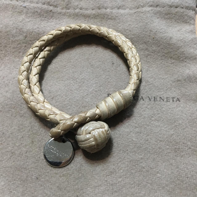 Bottega Veneta(ボッテガヴェネタ)のボッテガヴェネタ  ブレスレット 限定色 レディースのアクセサリー(ブレスレット/バングル)の商品写真