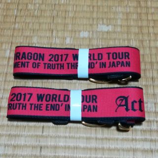 ２個　G-DRAGON　2017　WORLD　TOUR　 ショルダーストラップ
(ミュージシャン)