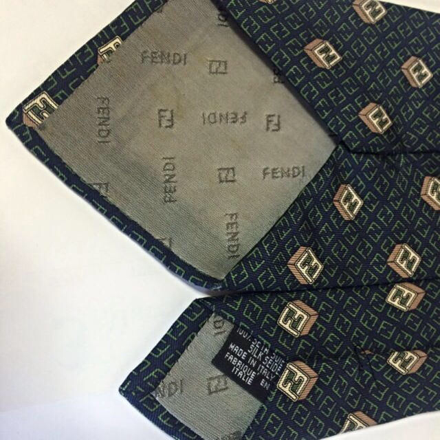 FENDI(フェンディ)のcosmosさま専用FENDIネクタイ レディースのファッション小物(ネクタイ)の商品写真