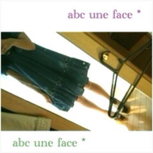 abc une face(アーベーセーアンフェイス)のお花刺繍デニムワンピース ＊ レディースのワンピース(ひざ丈ワンピース)の商品写真