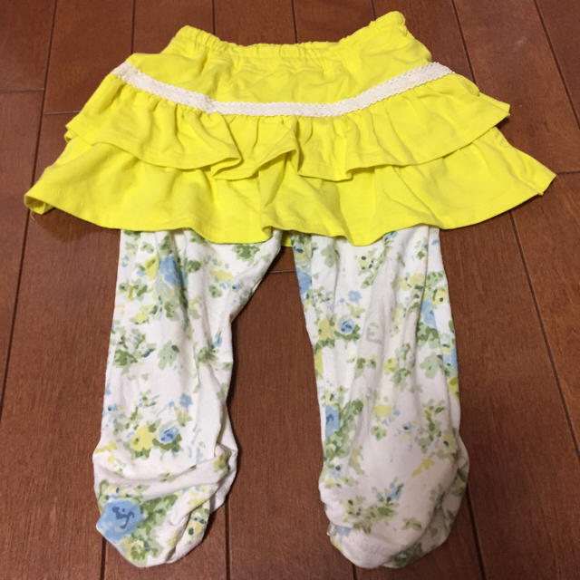 ベルメゾン(ベルメゾン)の花柄スカッツ 100 キッズ/ベビー/マタニティのキッズ服女の子用(90cm~)(スカート)の商品写真