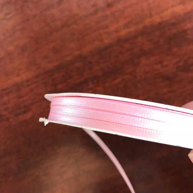 ピンク色サテンリボン3mm幅 ハンドメイドの素材/材料(各種パーツ)の商品写真