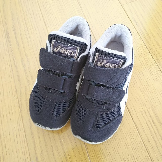 asics(アシックス)のasics スニーカー 15㎝ キッズ/ベビー/マタニティのキッズ靴/シューズ(15cm~)(スニーカー)の商品写真