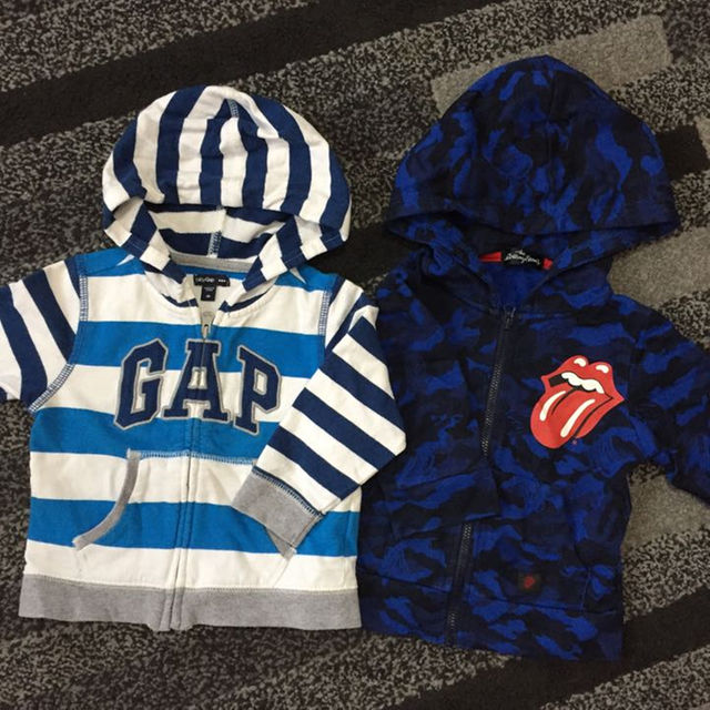 GAP(ギャップ)のGAP♡ローリングストーンズ パーカー キッズ/ベビー/マタニティのベビー服(~85cm)(その他)の商品写真