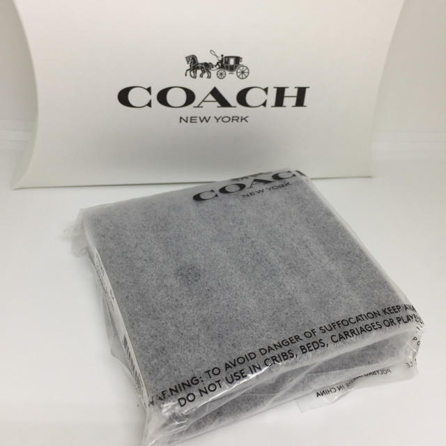 COACH(コーチ)のCOACH コーチ メンズ ブラック シグネチャーエンボス 折り財布 黒 メンズのファッション小物(折り財布)の商品写真