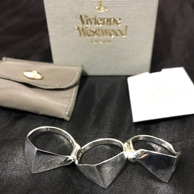 Vivienne Westwood(ヴィヴィアンウエストウッド)のヴィヴィアン ウエストウッド アーマー リング 美品 レディースのアクセサリー(リング(指輪))の商品写真