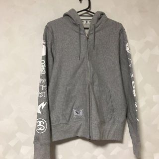 アベイシングエイプ(A BATHING APE)の送料込/APE×STUSSY コラボパーカー/希少/グレーS(パーカー)