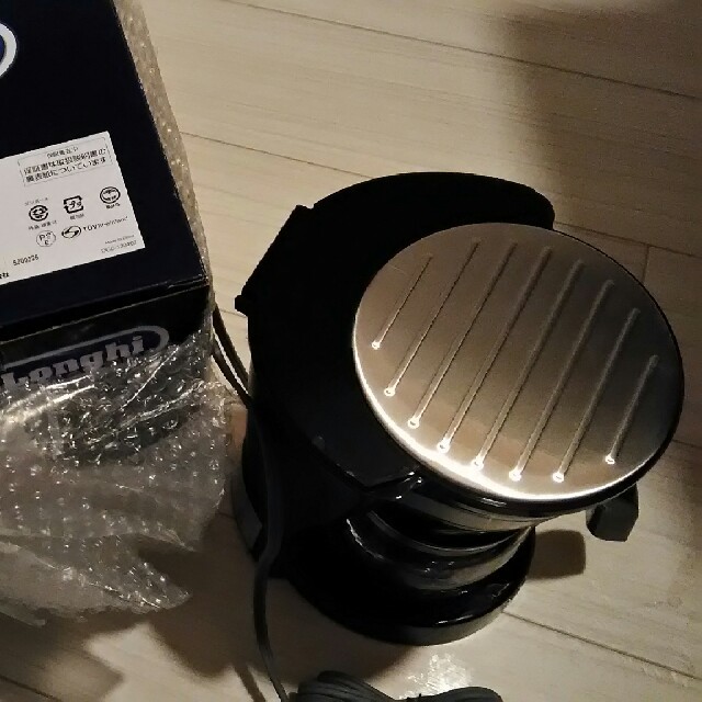 DeLonghi(デロンギ)のデロンギドリップコーヒーメーカーDeLonghi スマホ/家電/カメラの調理家電(コーヒーメーカー)の商品写真