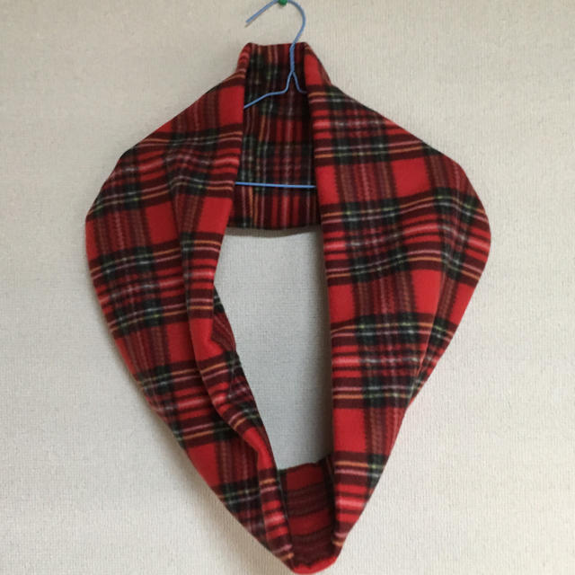 赤のチェックフリースのスヌード ハンドメイドのファッション小物(マフラー/ストール)の商品写真