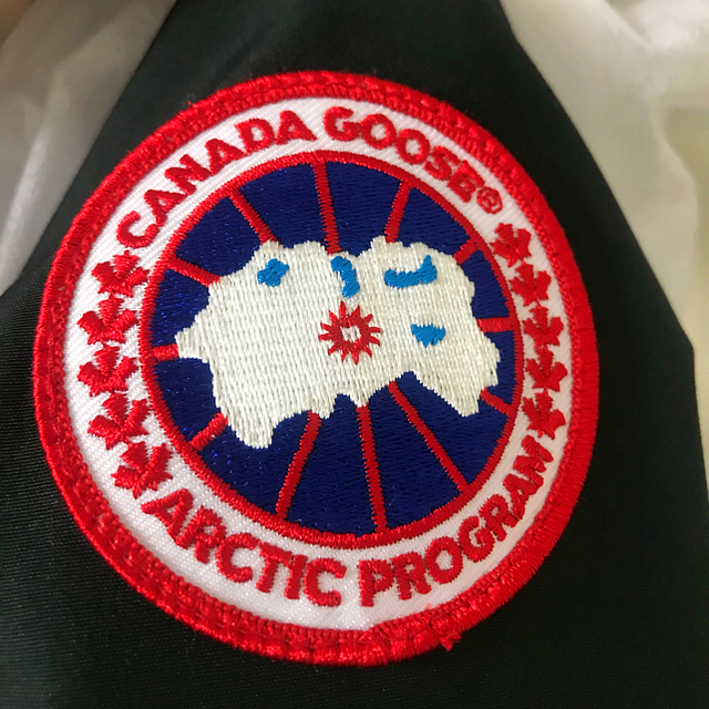 CANADA GOOSE(カナダグース)のCANADA GOOSE ラブラドール XS ブラック レディースのジャケット/アウター(ダウンジャケット)の商品写真
