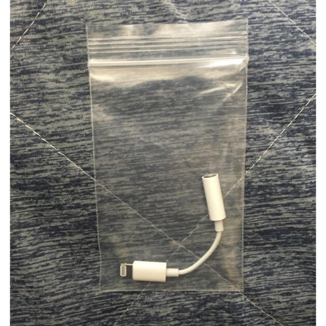 Apple(アップル)のiPhone 変換アダプタ 正規品 スマホ/家電/カメラのスマホアクセサリー(ストラップ/イヤホンジャック)の商品写真