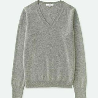 ユニクロ(UNIQLO)のTisa様専用新品ユニクロ🐏UNIQLO🐏カシミヤ🐏Ｖネックセーター２枚(ニット/セーター)