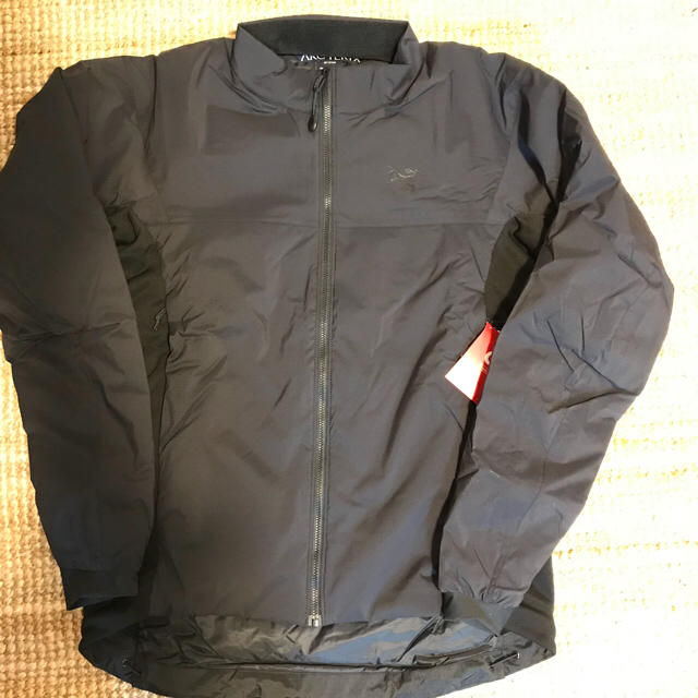 ARC'TERYX(アークテリクス)の新品 Arc'teryx LEAF Atom LT ウルフ グレー サイズS メンズのジャケット/アウター(ダウンジャケット)の商品写真